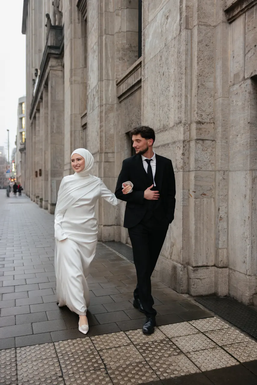 Dilara & Mert, Düsseldorf dış çekimi — kare 21