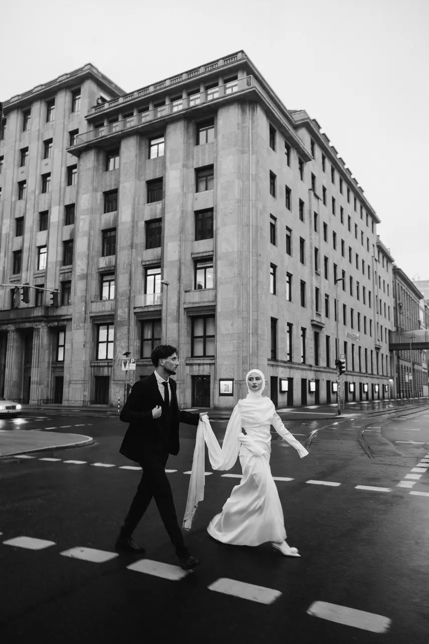 Dilara & Mert, Düsseldorf dış çekimi — kare 24