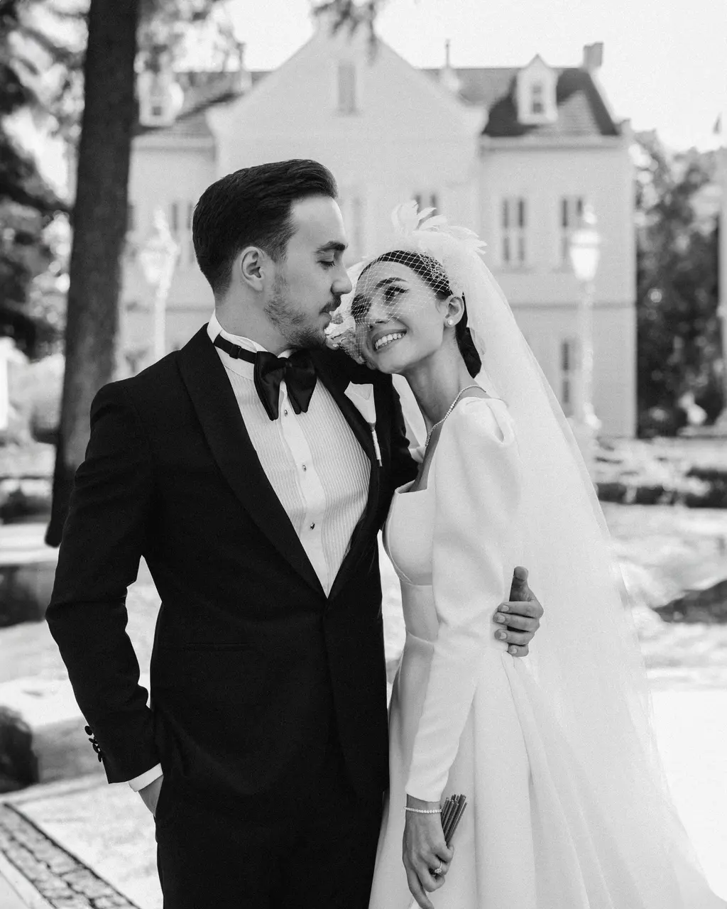 Dilek & Kaan, Maslak Kasrı dış çekimi — kare 3