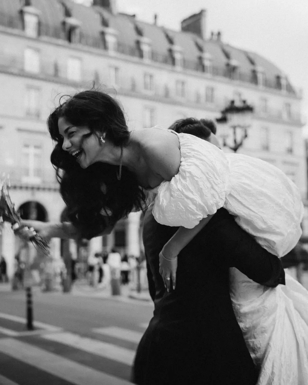 Ekin Su & Ayberk, Paris dış çekimi — kare 9