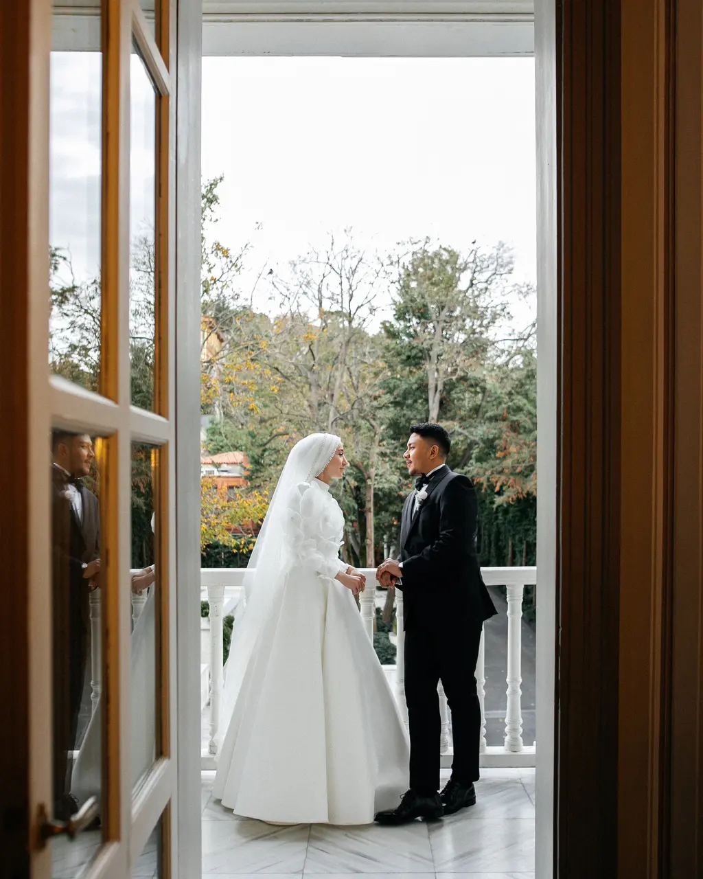 Melek & Ario, Bosphorus Palace Hotel dış çekimi — kare 10