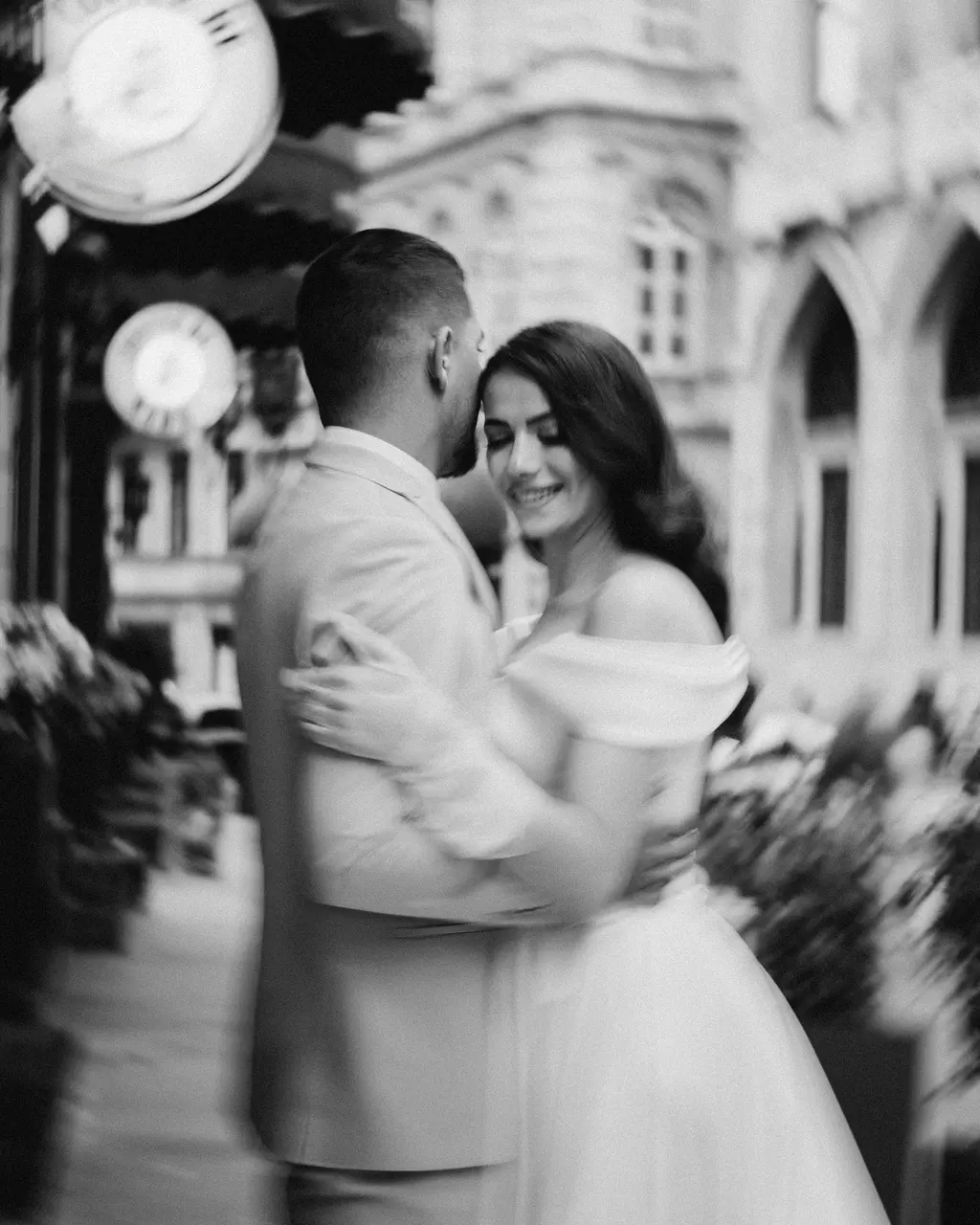 Mira & Ameen, İstanbul dış çekimi — kare 2
