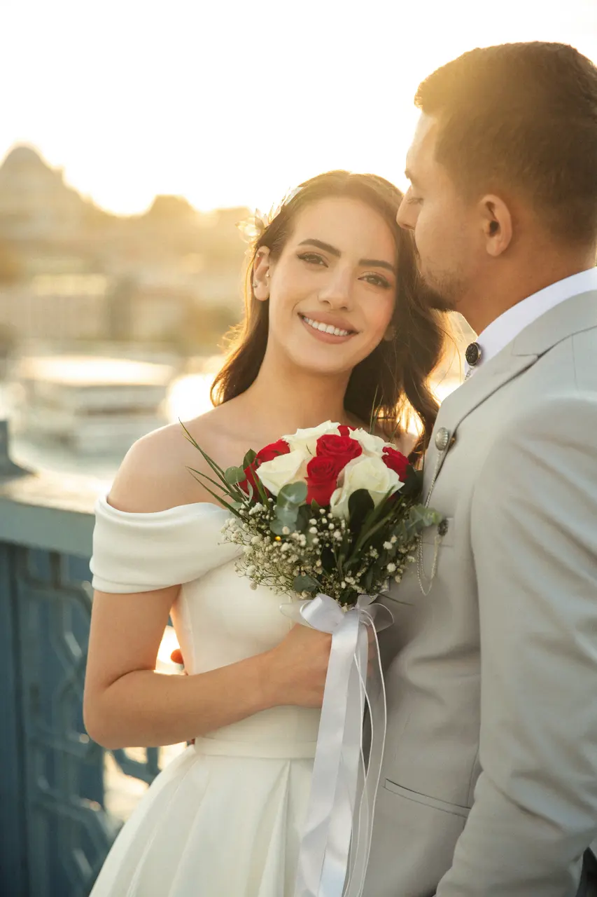 Mira & Ameen, İstanbul dış çekimi — kare 7