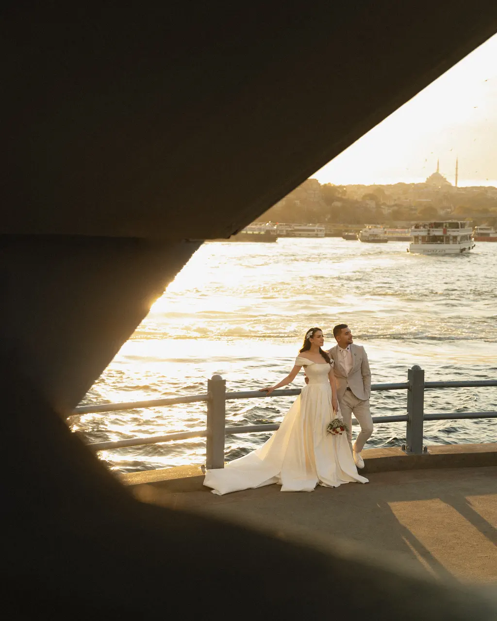 Mira & Ameen, İstanbul dış çekimi — kare 8