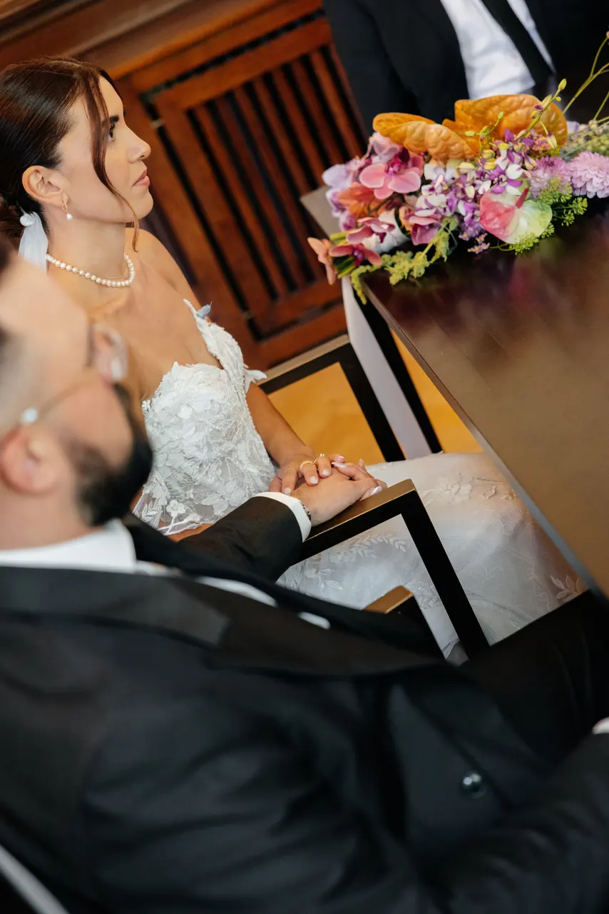 Neslihan & Calvin, Düsseldorf dış çekimi — kare 4