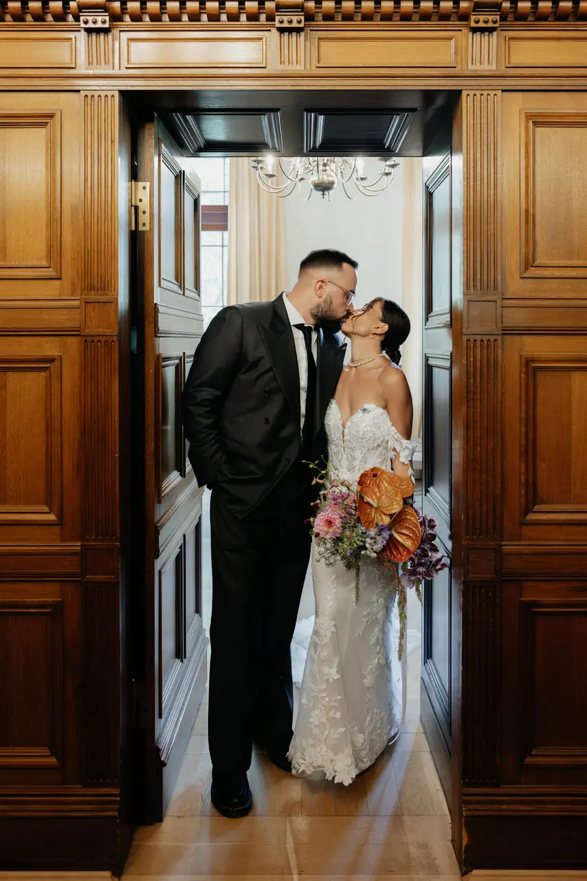 Neslihan & Calvin, Düsseldorf dış çekimi — kare 13