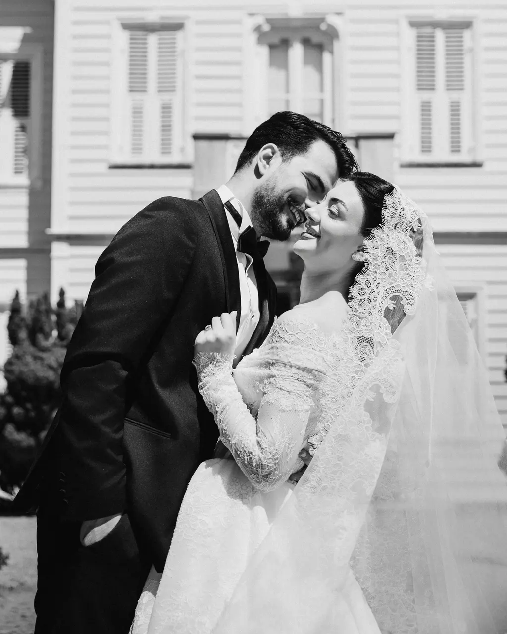 Neslihan & Muhammed, Maslak Kasrı dış çekimi — kare 11
