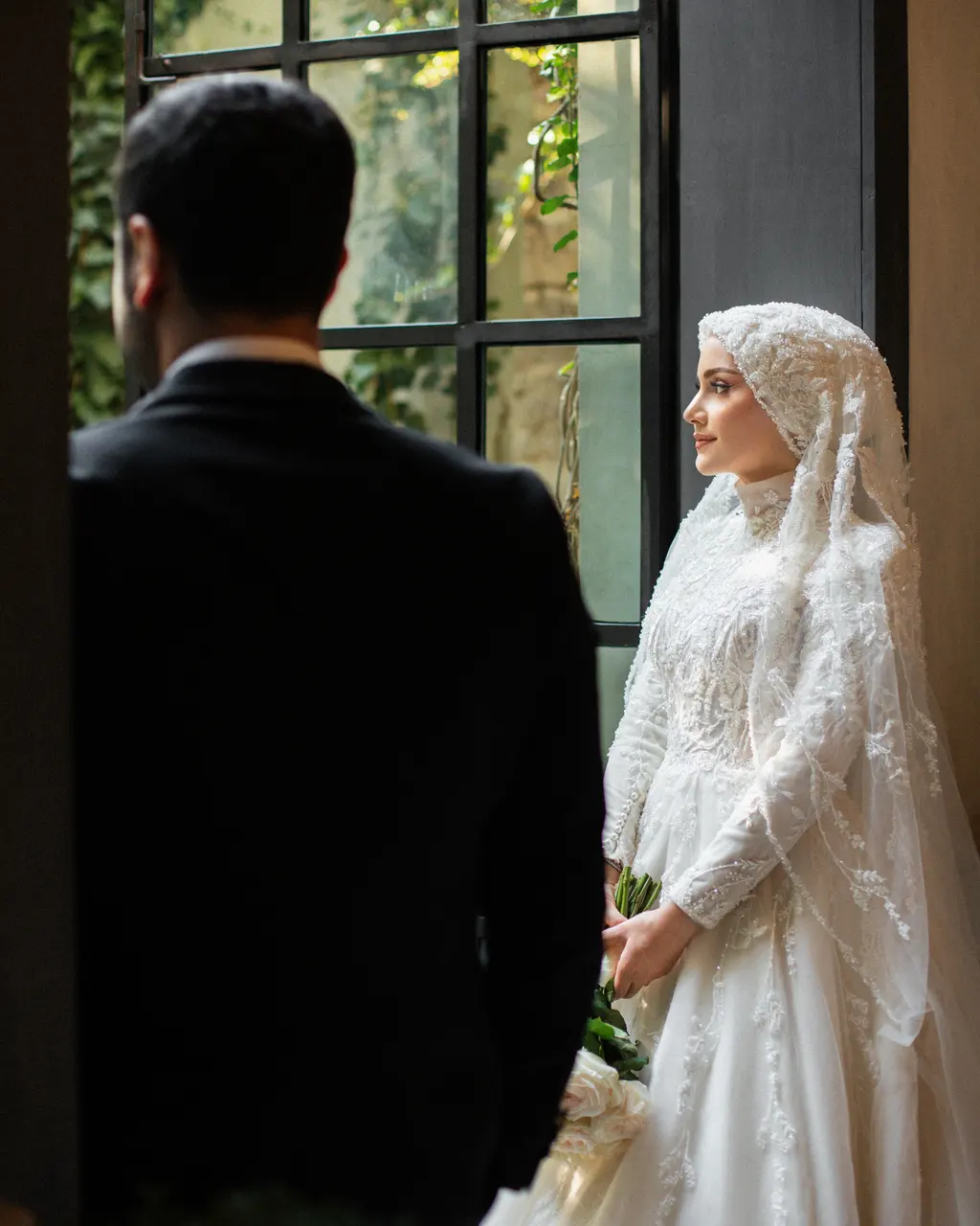 Semra & Turgut, Aslı Tunca Oteli dış çekimi — kare 6